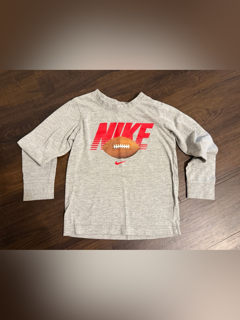 Nike Boys 5/6 Gray Long-Sleeve Football Logo Tee